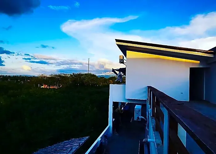 Uncle Panda Diving & Lounge Hotel