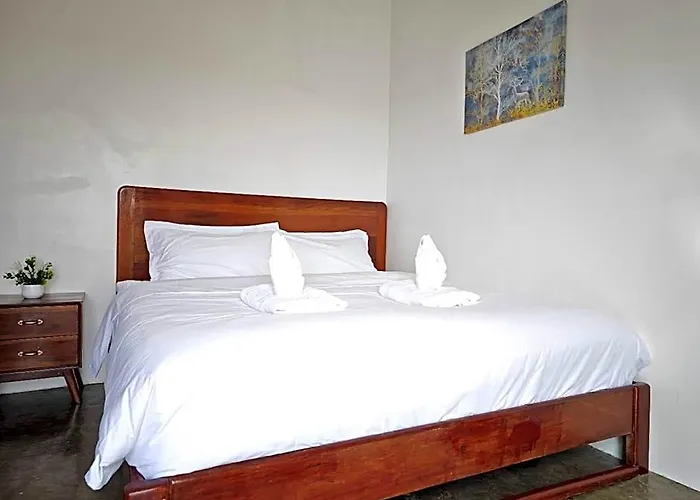 Uncle Panda Diving & Lounge Hotel 4*