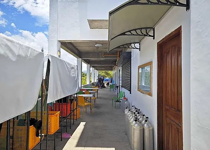 Uncle Panda Diving & Lounge Hotel